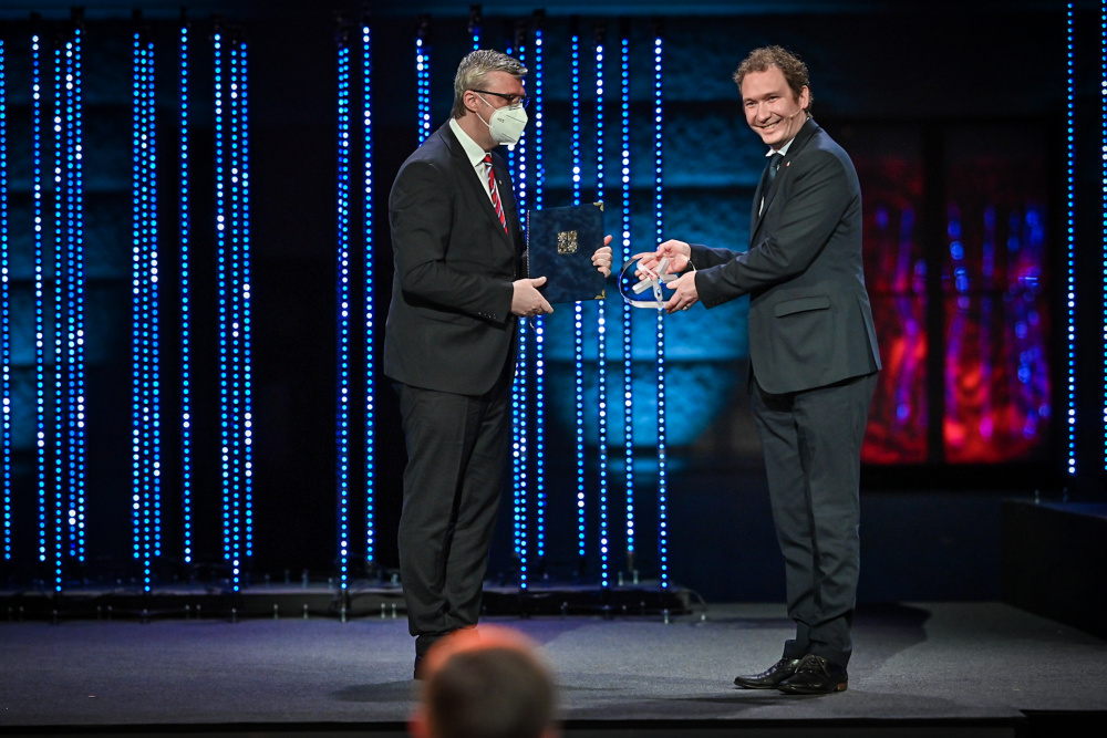 Ocenění Česká hlava letos získal imunolog Václav Hořejší i společnost VÚTS