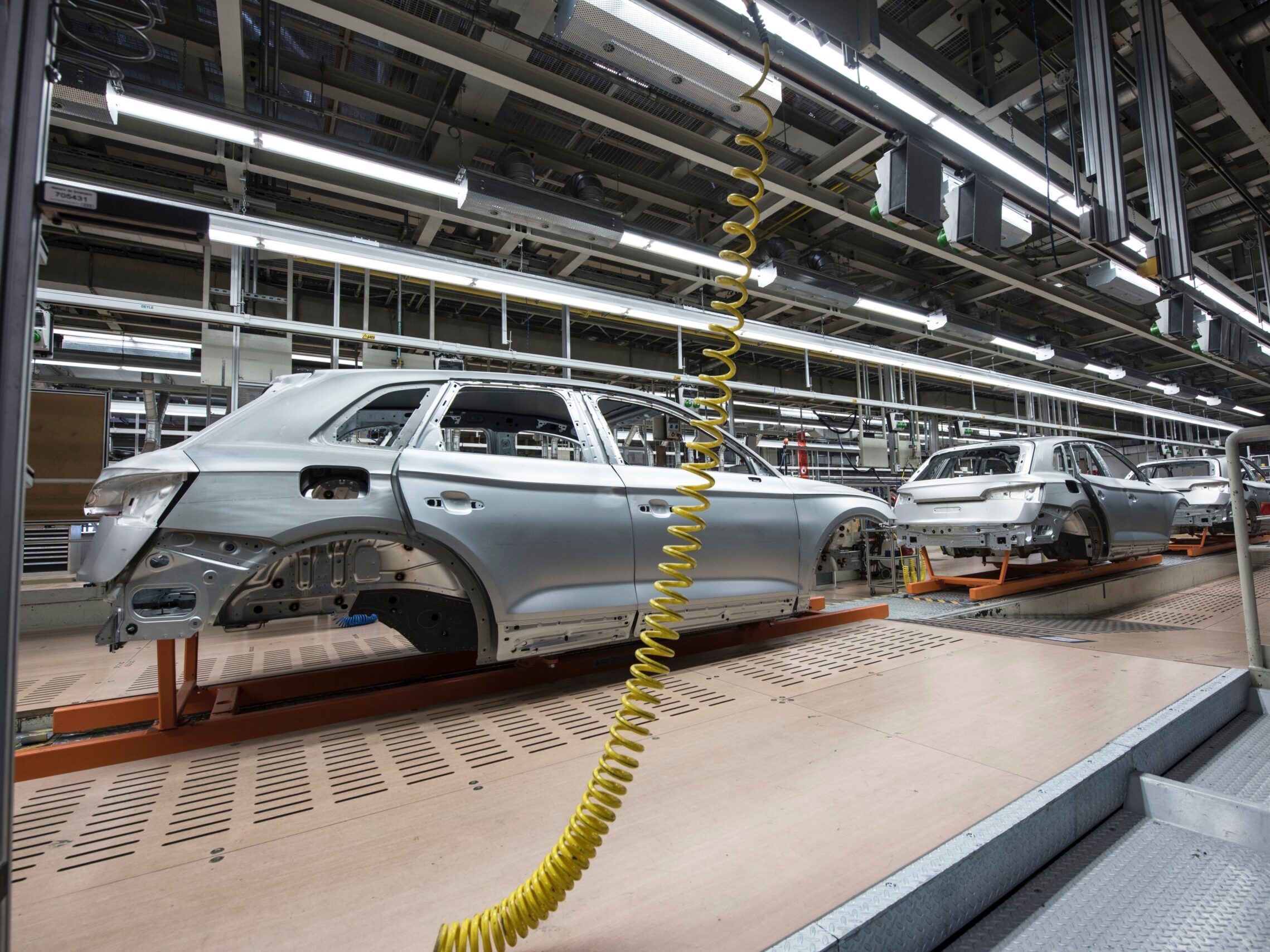 Průmyslová výroba v prosinci klesla v eurozóně i celé EU