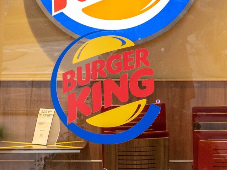 "Ženy patří do kuchyně." Burger king způsobil pobouření jedním tweetem