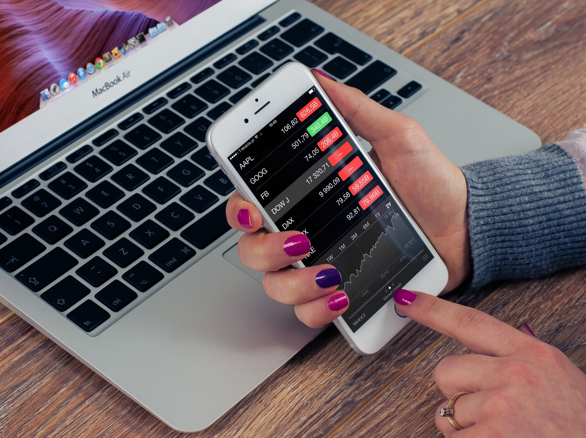 person holding silver iPhone 6