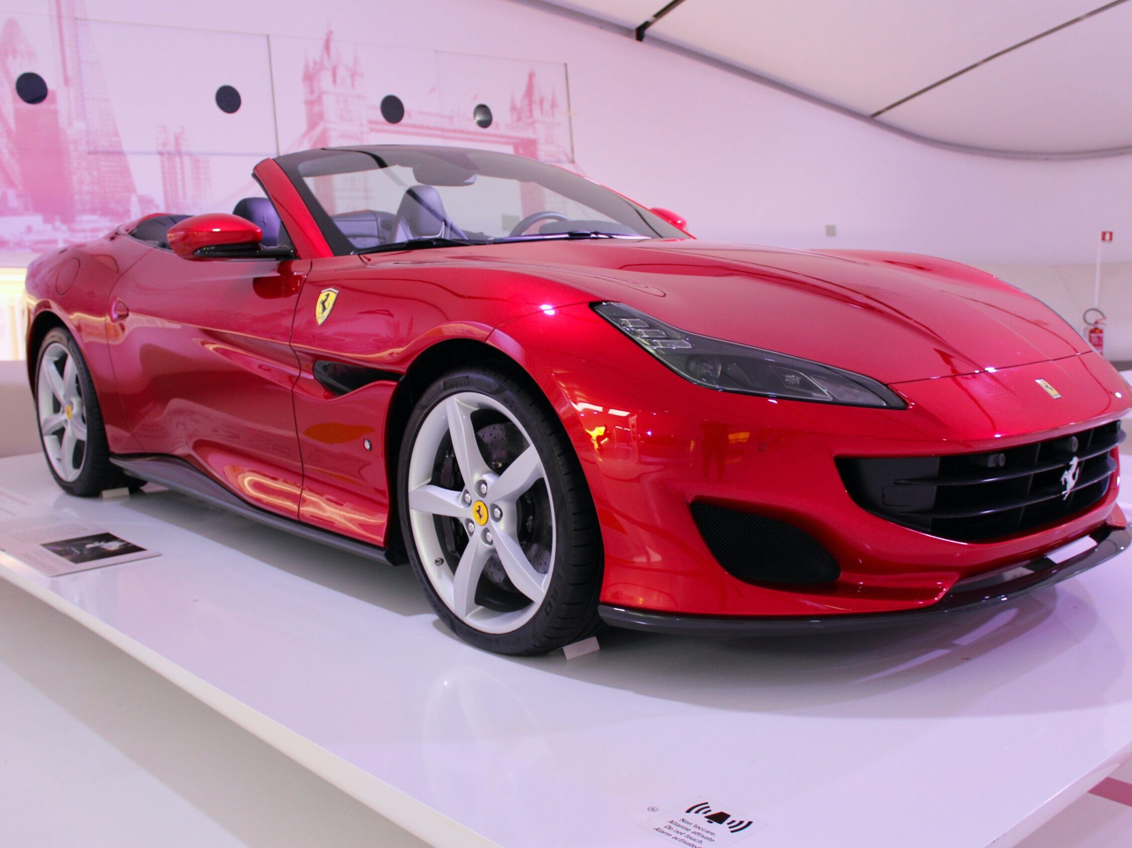 Už to nejsou jen automobily: Ferrari vstupuje na módní trh