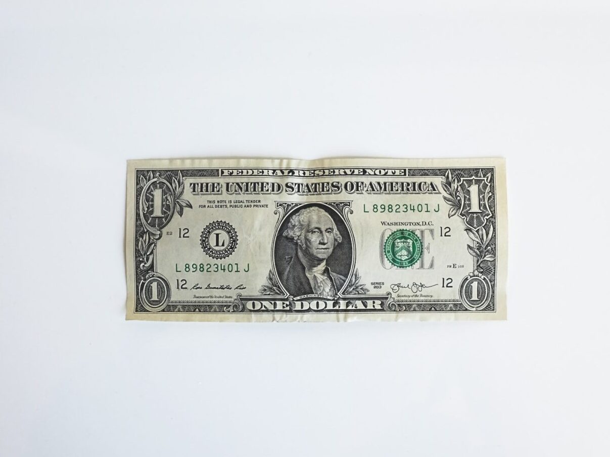 Globální počet dolarových milionářů se zvýšil i během koronakrize