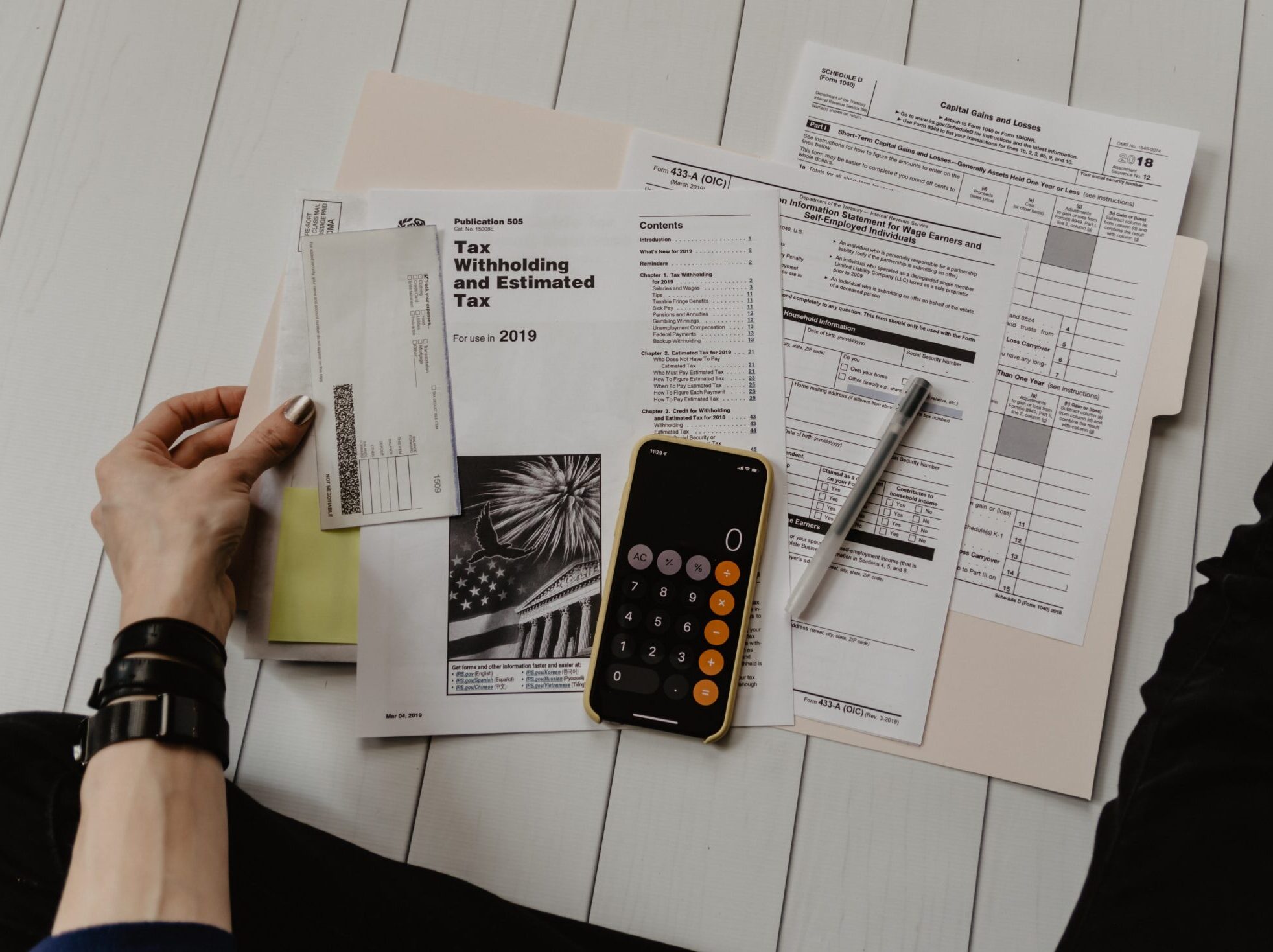 Občané a firmy v regionech zasažených tornádem získají daňové úlevy