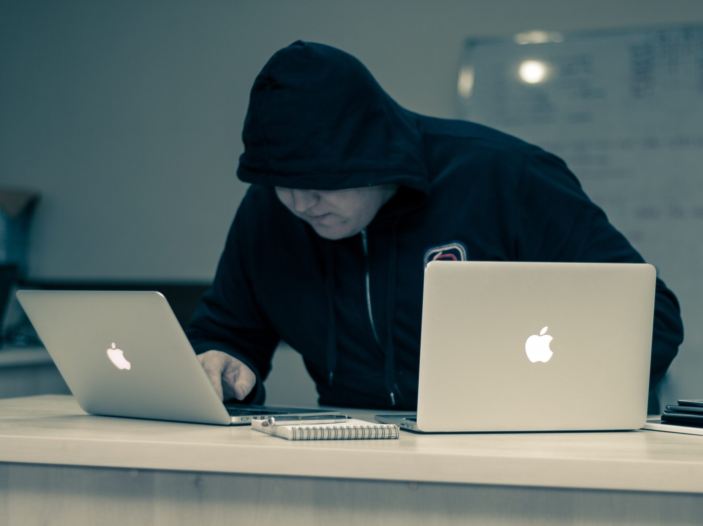 Podvodníci v Česku mají nový fígl, jak dostat peníze z firem