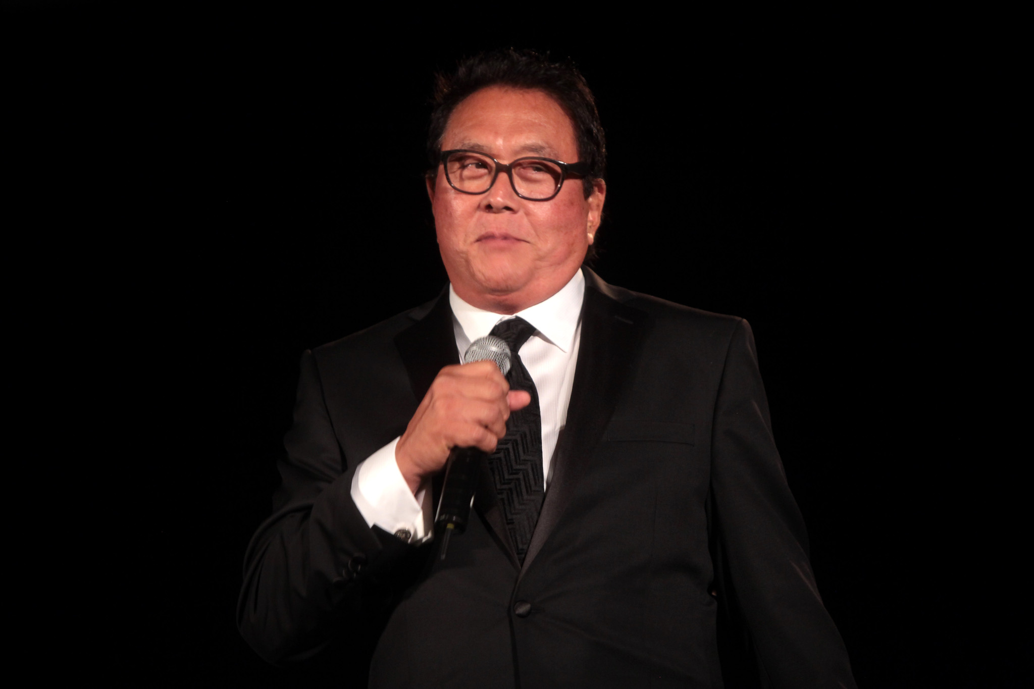Kiyosaki varuje před "největším krachem v dějinách" a vyzývá své stoupence k nákupu BTC a ETH