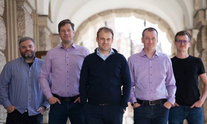 Bartova skupina Pale Fire Capital kupuje srovnávač pojištění