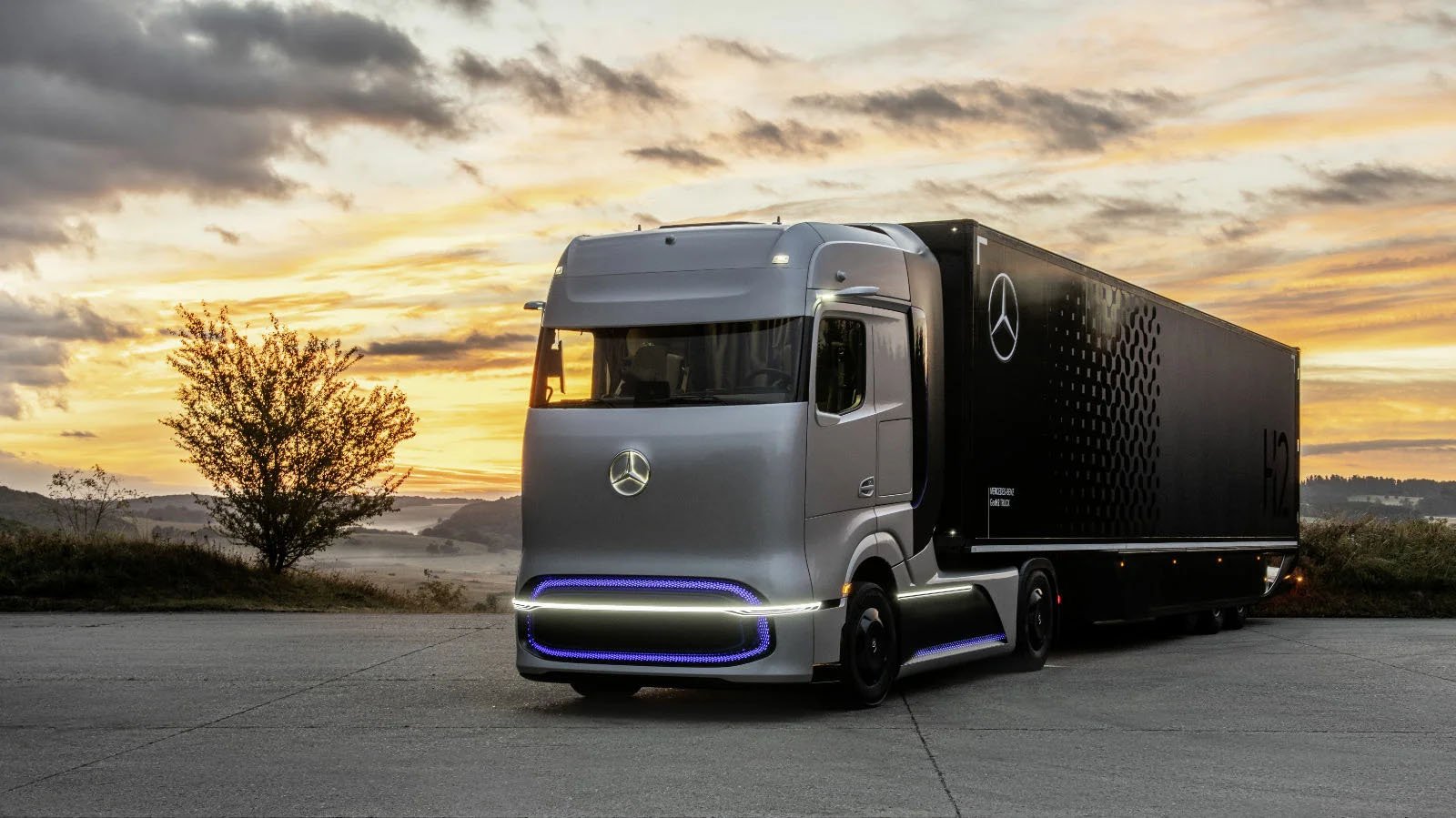 Akcionáři Daimleru schválili rozdělení na divizi osobních a nákladních automobilů