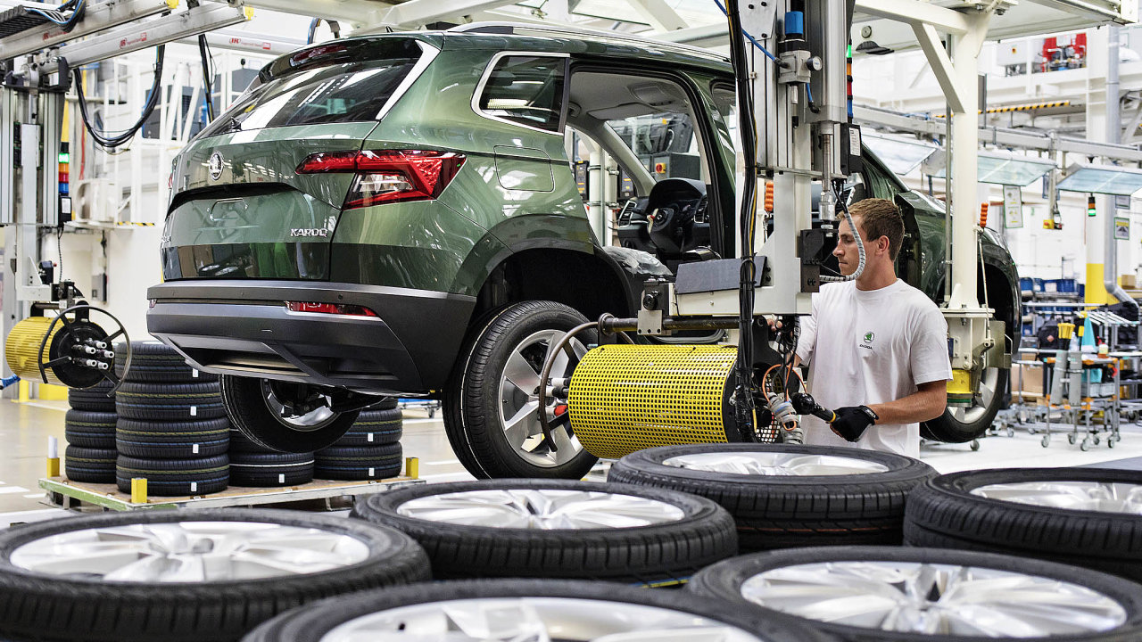 Motor české ekonomiky se zadrhává kvůli nedostatku čipů