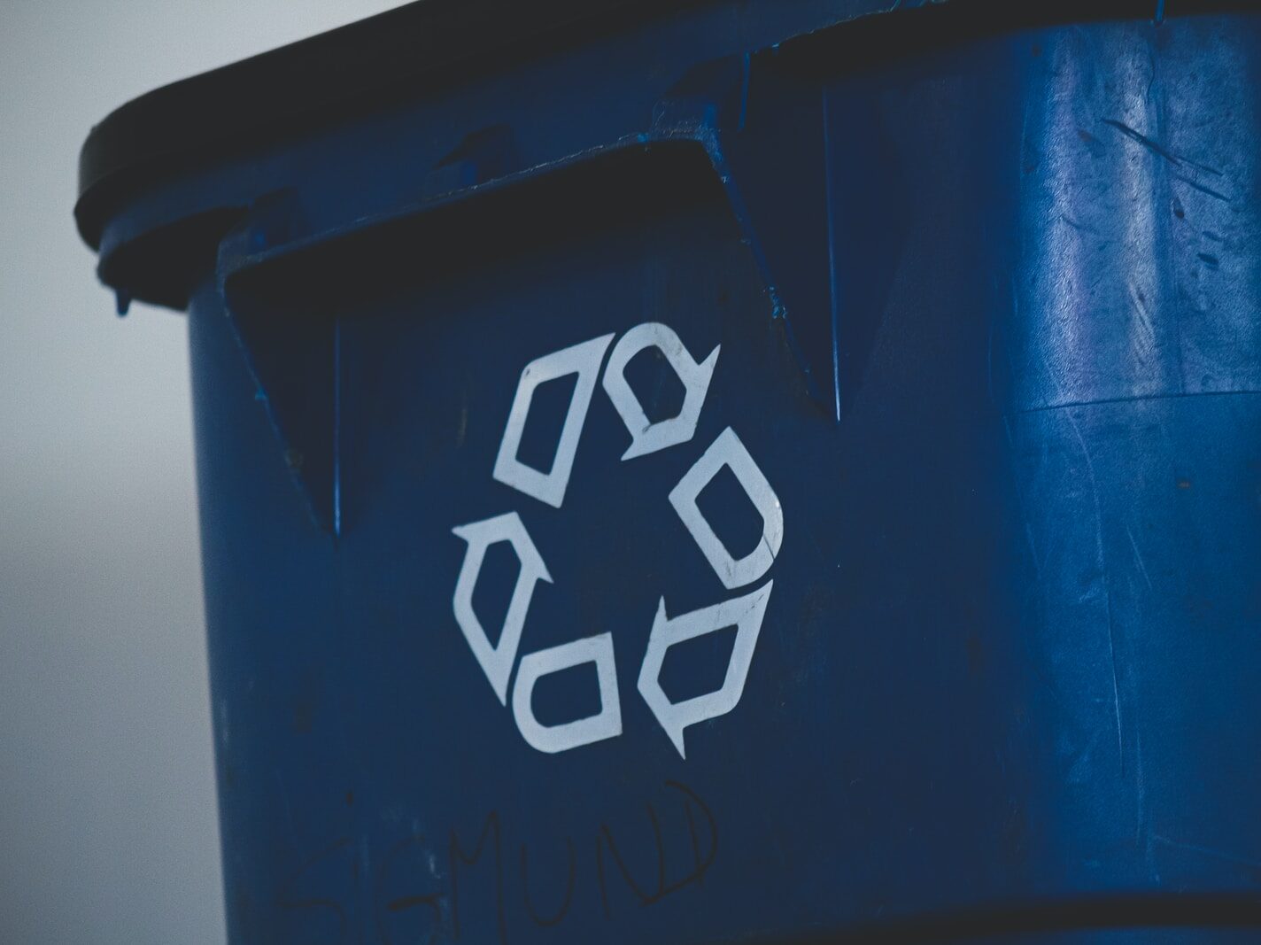 Česká republika není připravena recyklovat vlastní odpad, přitom ho jako surovinu dováží