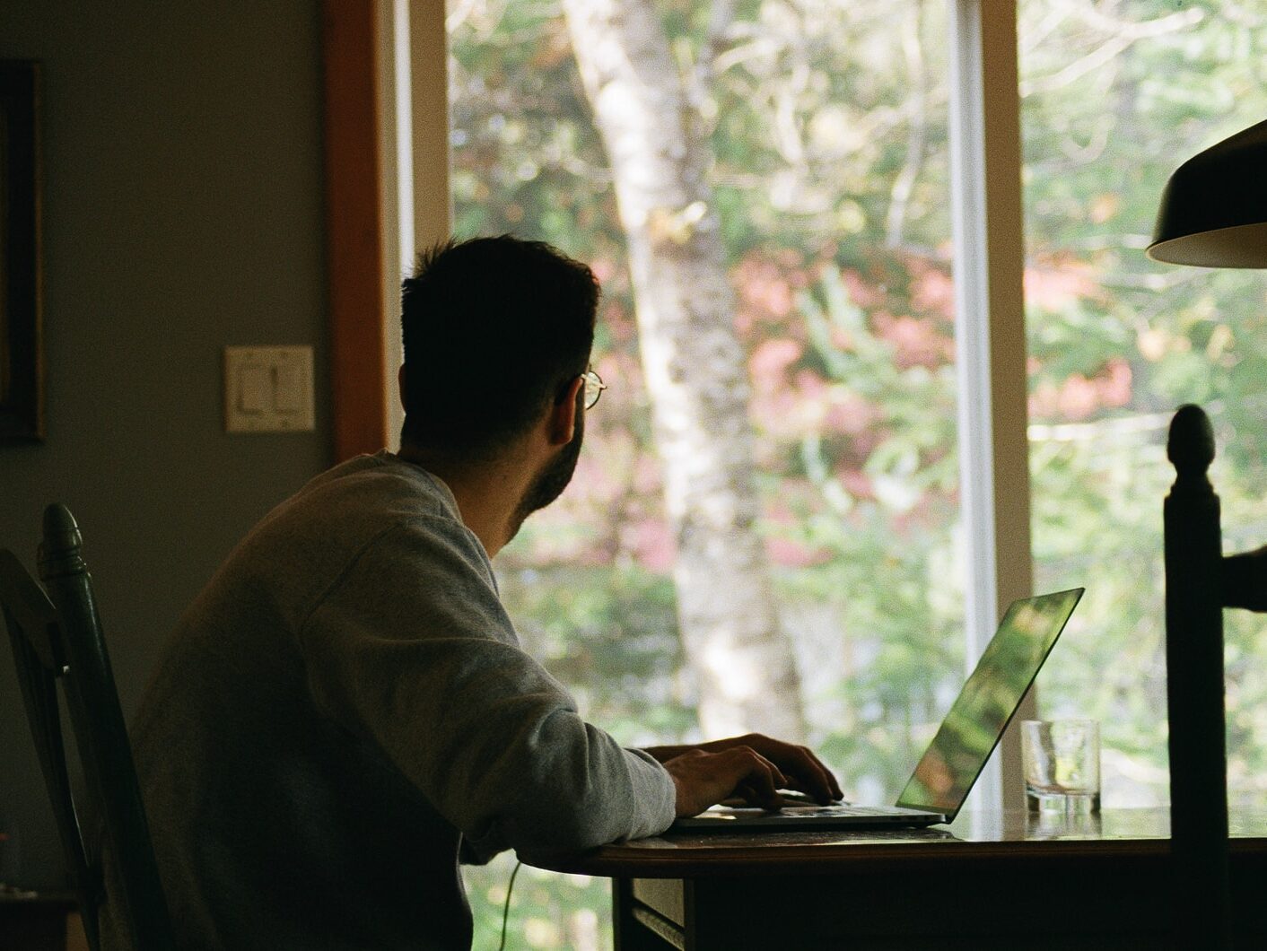 Hybridní práce je špatnou zprávou pro naši planetu