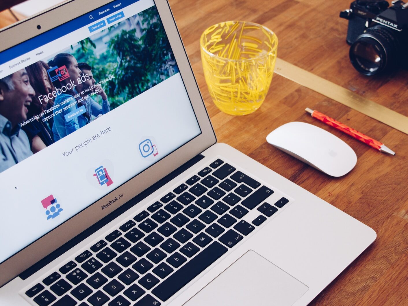 Hledáte práci? Facebook v EU zaměstná 10 000 lidí, kteří budou pracovat na novém projektu