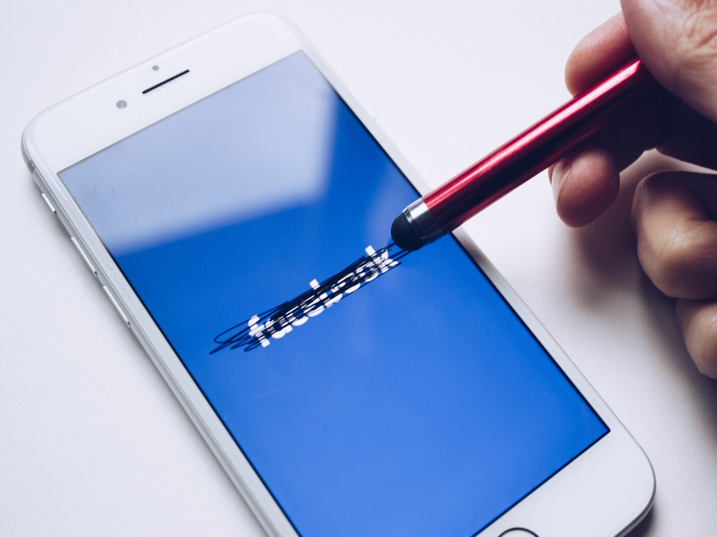 Facebook změní název společnosti