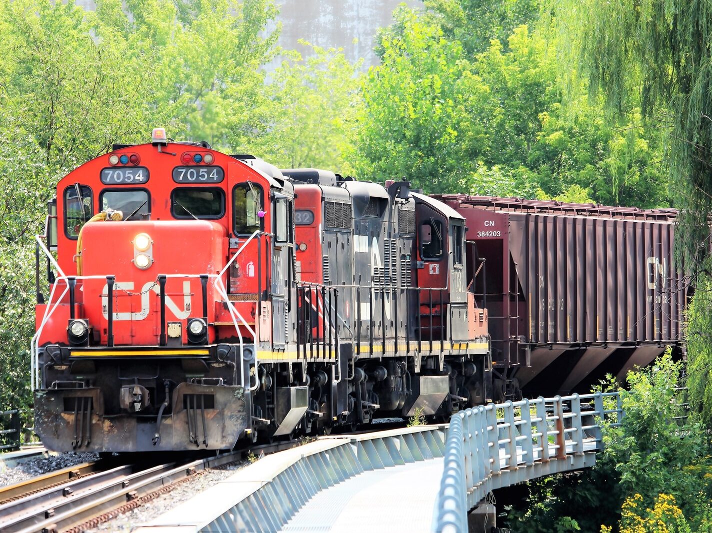 Uhelné elektrárny v Česku pracují na plný výkon. České dráhy nestíhají a shání uhelné vozy