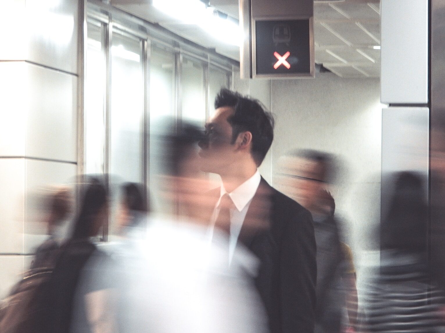 Čínské firmy investují v EU do vína i robotů. Proč Čína investuje v Evropě?