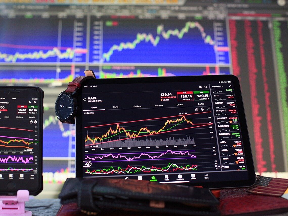 Americké akciové trhy s pomocí centrální banky dosáhly nových maxim