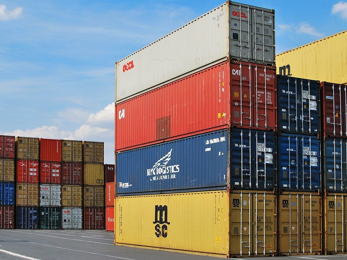 Bude nedostatek oblečení, chytrých telefonů a aut! Důvodem je nedostatek elektřiny v Číně. Bude vše také dražší!