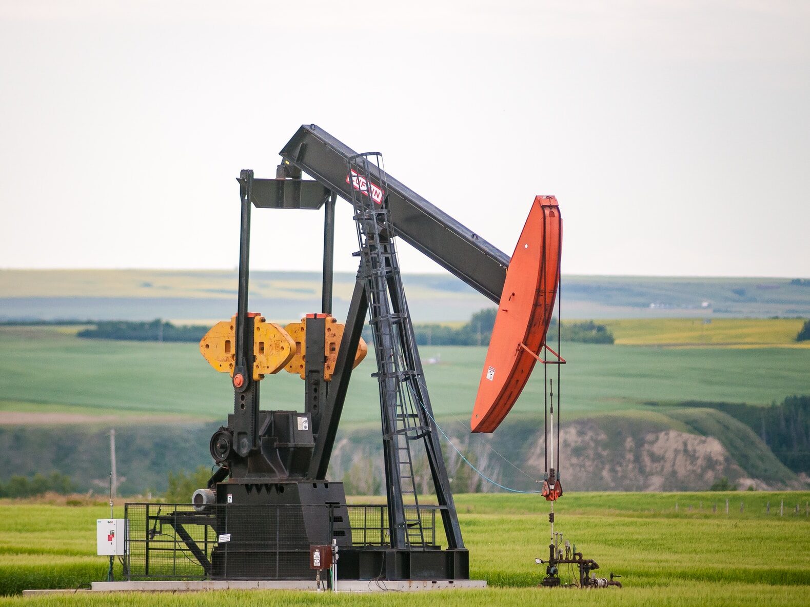 Hliník dosahuje rekordních hodnot, zatímco ropa a pšenice jsou kvůli problémům s dodávkami na mnohaletých maximech