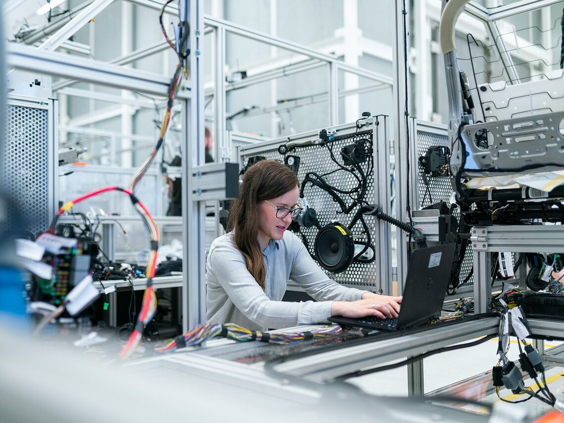 Evropské automobilky se snaží nahradit ukrajinské autodíly