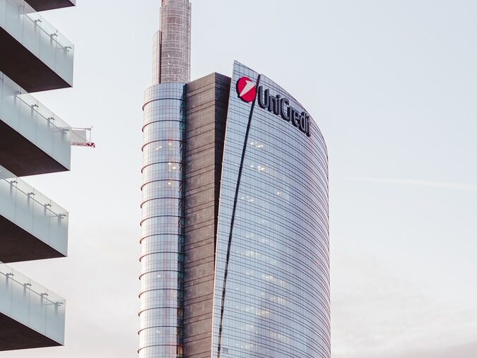Italská banka UniCredit zvažuje odchod z Ruska