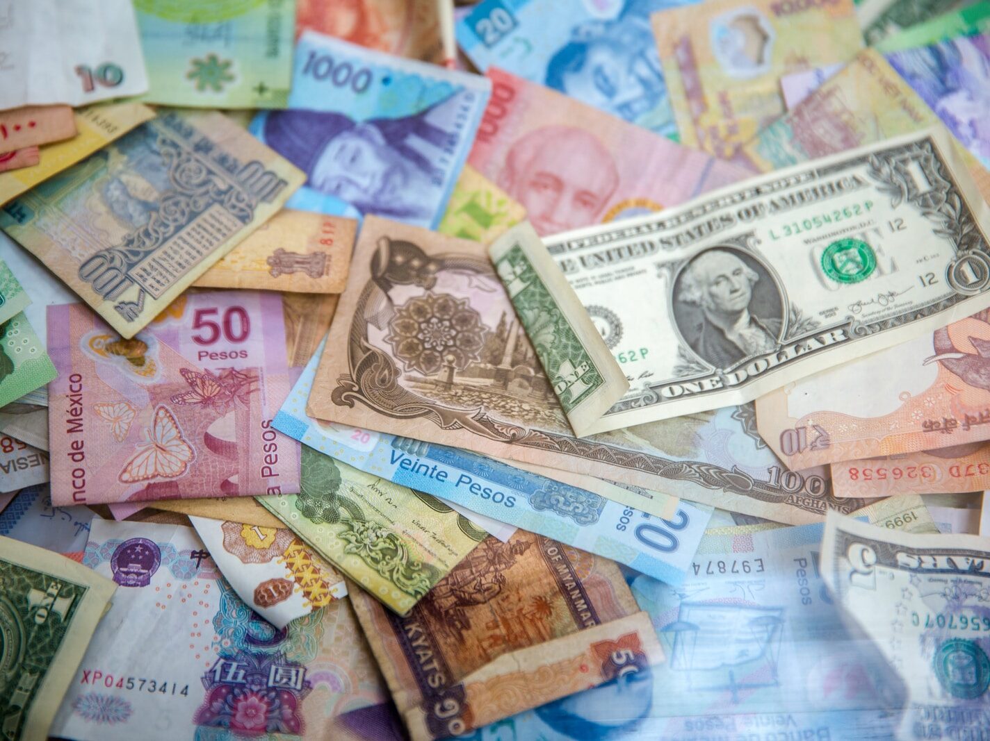 Česká centrální banka může jednat o dalším využití devizových rezerv ke zpomalení inflace