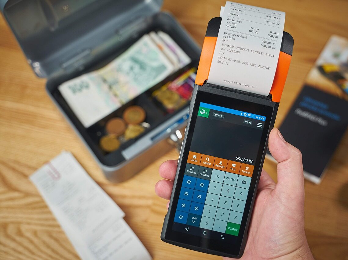 Česká centrální banka zvyšuje klíčovou sazbu na 5 %, aby zkrotila inflaci