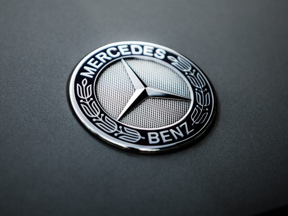 Silná poptávka umožňuje společnosti Mercedes-Benz zvýšit ceny, aby kompenzovala náklady