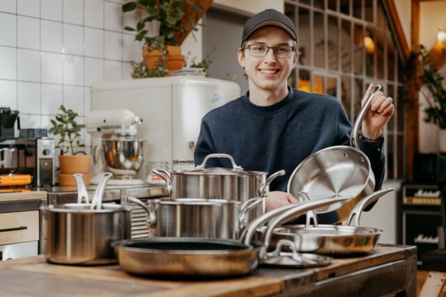 Nádobí začal vyrábět už v mladém věku. Kvalitu oceňují i profesionálové