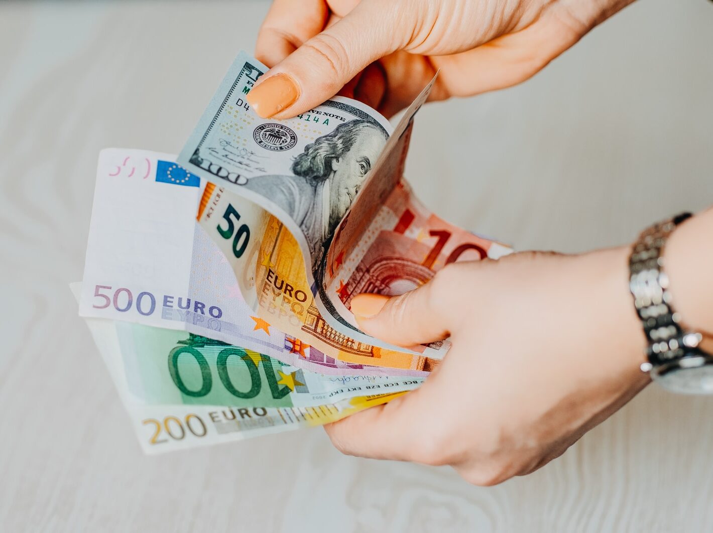 Morálka investorů v eurozóně klesá, recese „se stává viditelnou“