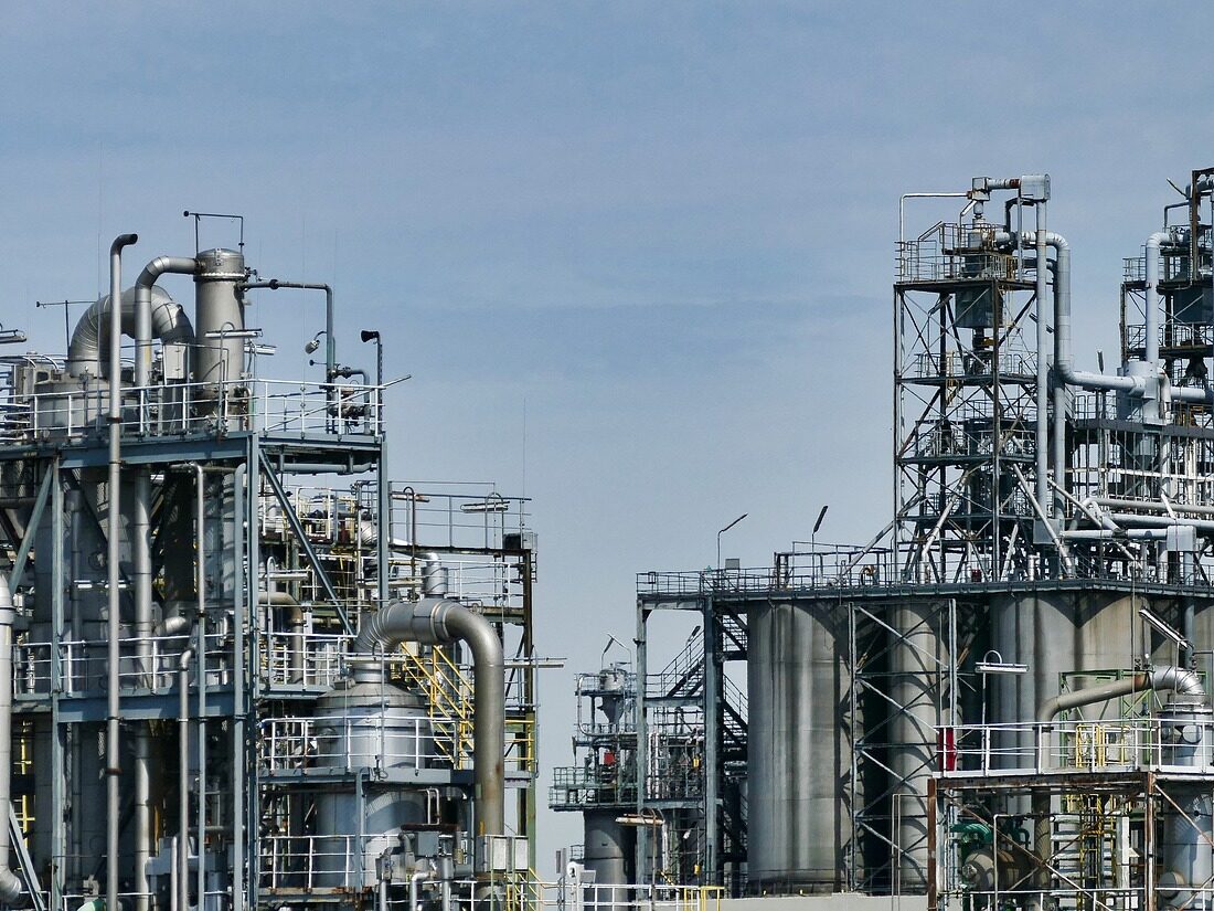 EU a USA chtějí prosadit omezení cen ropy