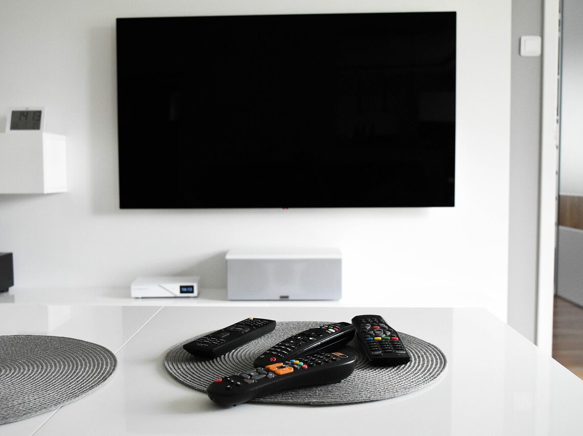 Dopad na byznys: Mladí lidé sledují televizi sedmkrát méně než starší lidé. To ukazuje nový výzkum