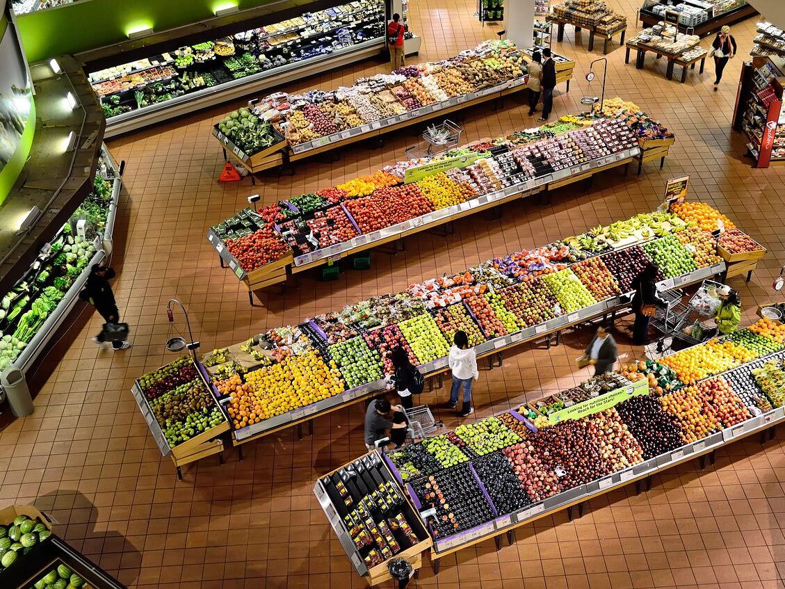 Sněz teď, zaplať později. Britský řetězec začal prodávat jídlo na splátky