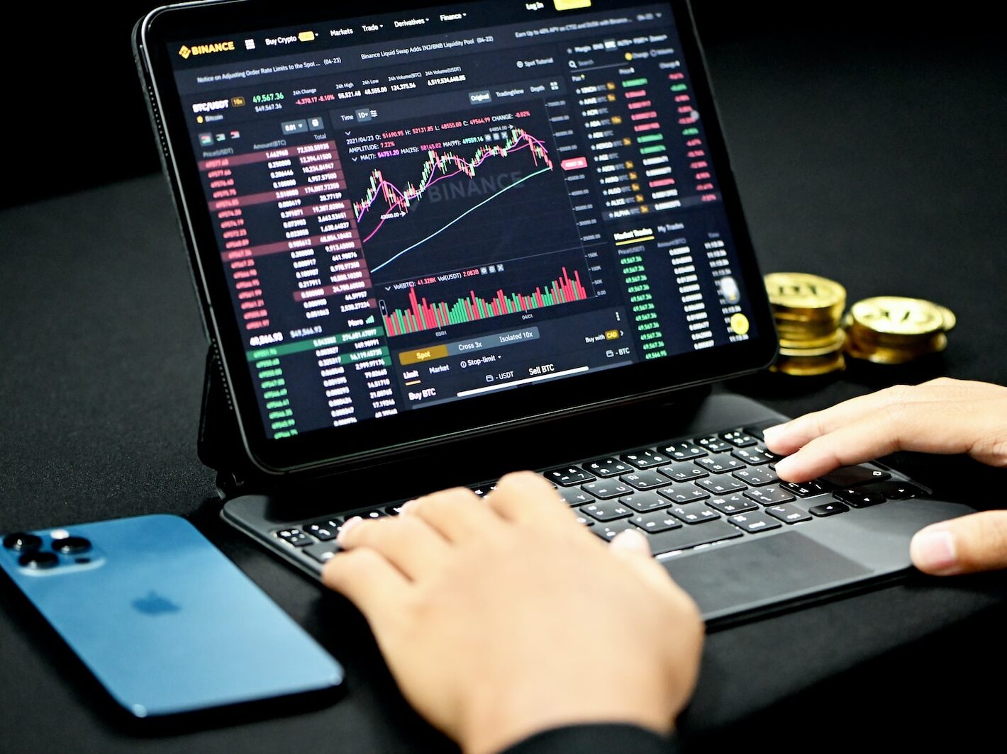 EU spustí v pilotním režimu regulaci kryptoaktiv, již za půl roku budou muset nové subjekty žádat o povolení