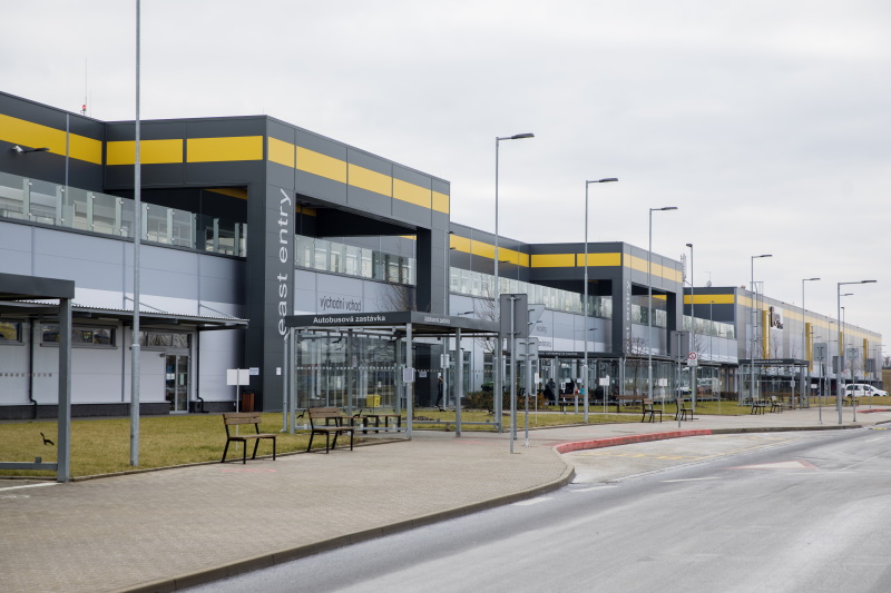 Amazon v distribučním centru zaměstná 2 000 sezónních zaměstnanců. Nabízí 190 korun hrubého