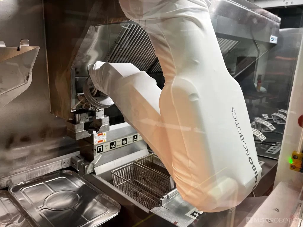 Robot usmaží a připraví jídlo rychleji a pečlivěji, než kterýkoli kuchař