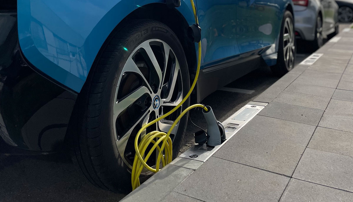 Německá společnost Rheinmetall pracuje na nabíjecích obrubnících