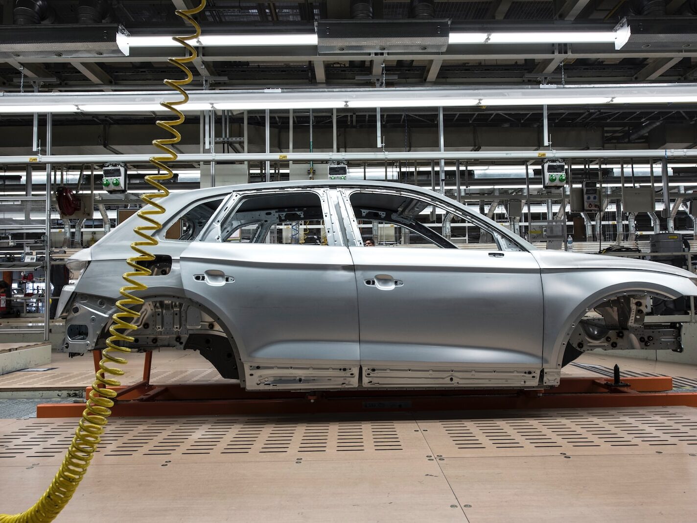 EU vyrábí víc aut, celosvětově je však pořád pozadu