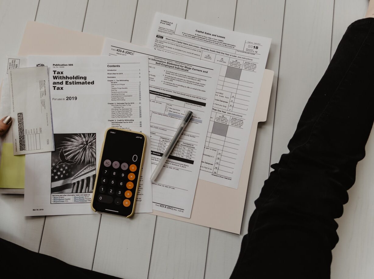 Stále více firem v České republice platí vysoké daně z příjmu