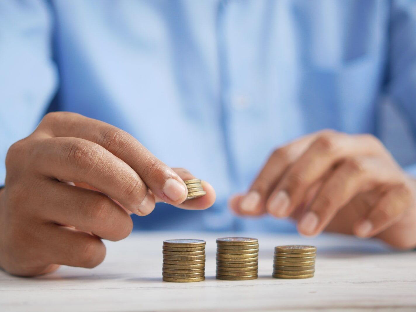 Domácnosti šetří, kde se dá. Kvůli tomu kleslo HDP o 0,2 procenta