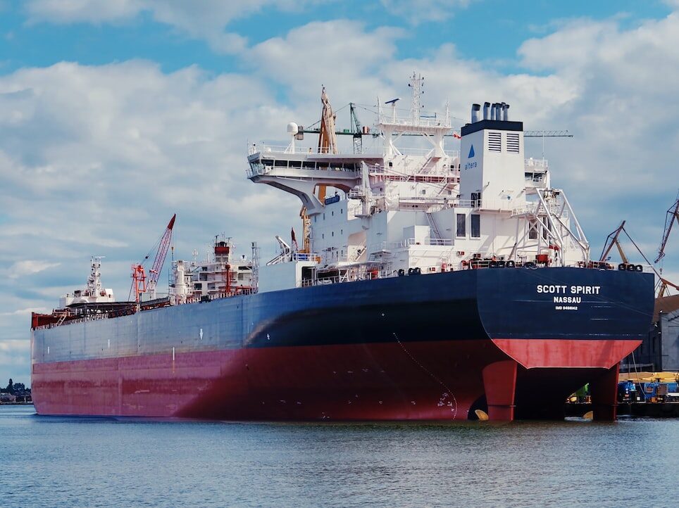 Loď uvázla na Bosporu: Spojnice mezi Evropou a Asií je uzavřena