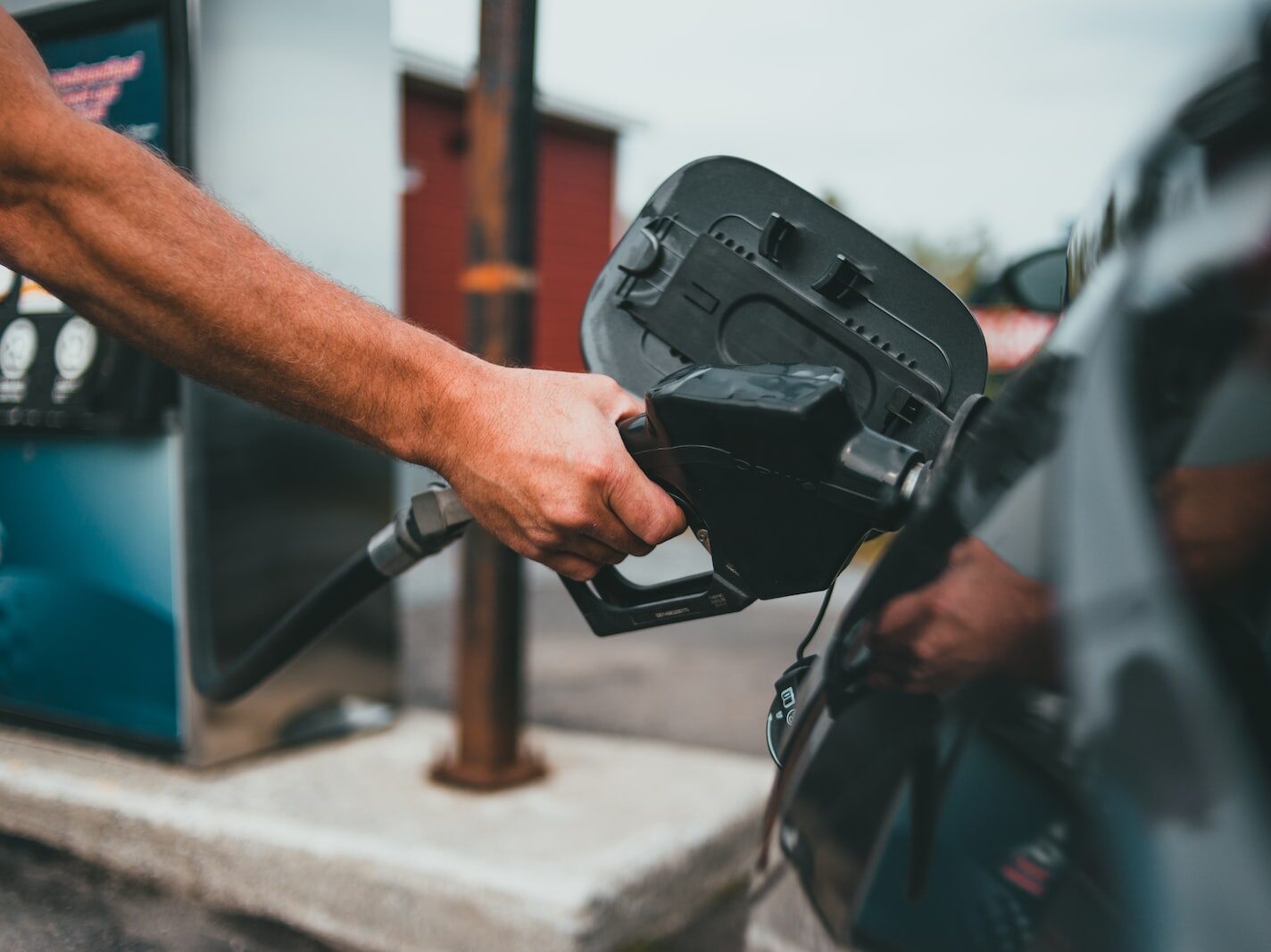 Pokud cena ruské ropy neklesne pod tuto úroveň, může válka trvat tři roky
