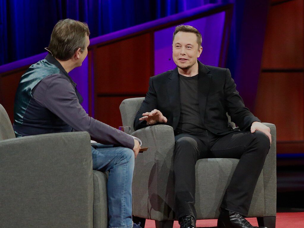 Elon Musk se stal opět nejbohatším člověkem na světě. Akcie Tesly prudce stouply o 100 procent