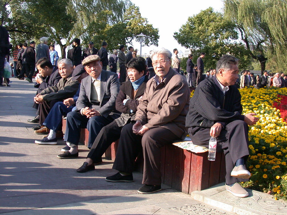 Čína zkoumá zvýšení věku odchodu do důchodu