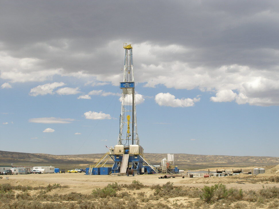 Mezinárodní ropný kartel OPEC+ sníží těžbu o více než jeden milion barelů denně