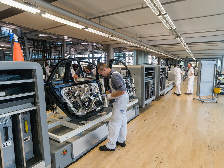 Německý průmysl hlásí překvapivě silný růst objednávek