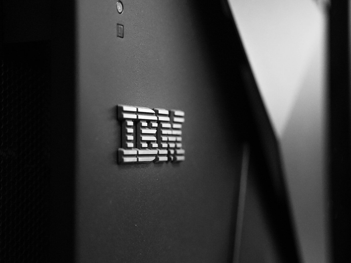 IBM nahradí 7800 pracovních míst umělou inteligencí