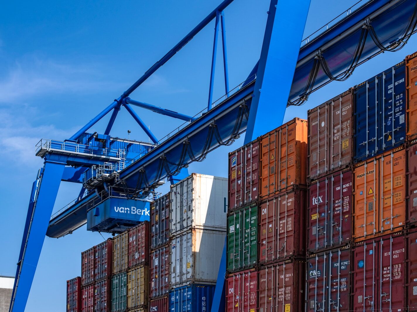 Česká republika: Obchodní bilance zahraničního obchodu již potřetí v řadě skončila přebytkem