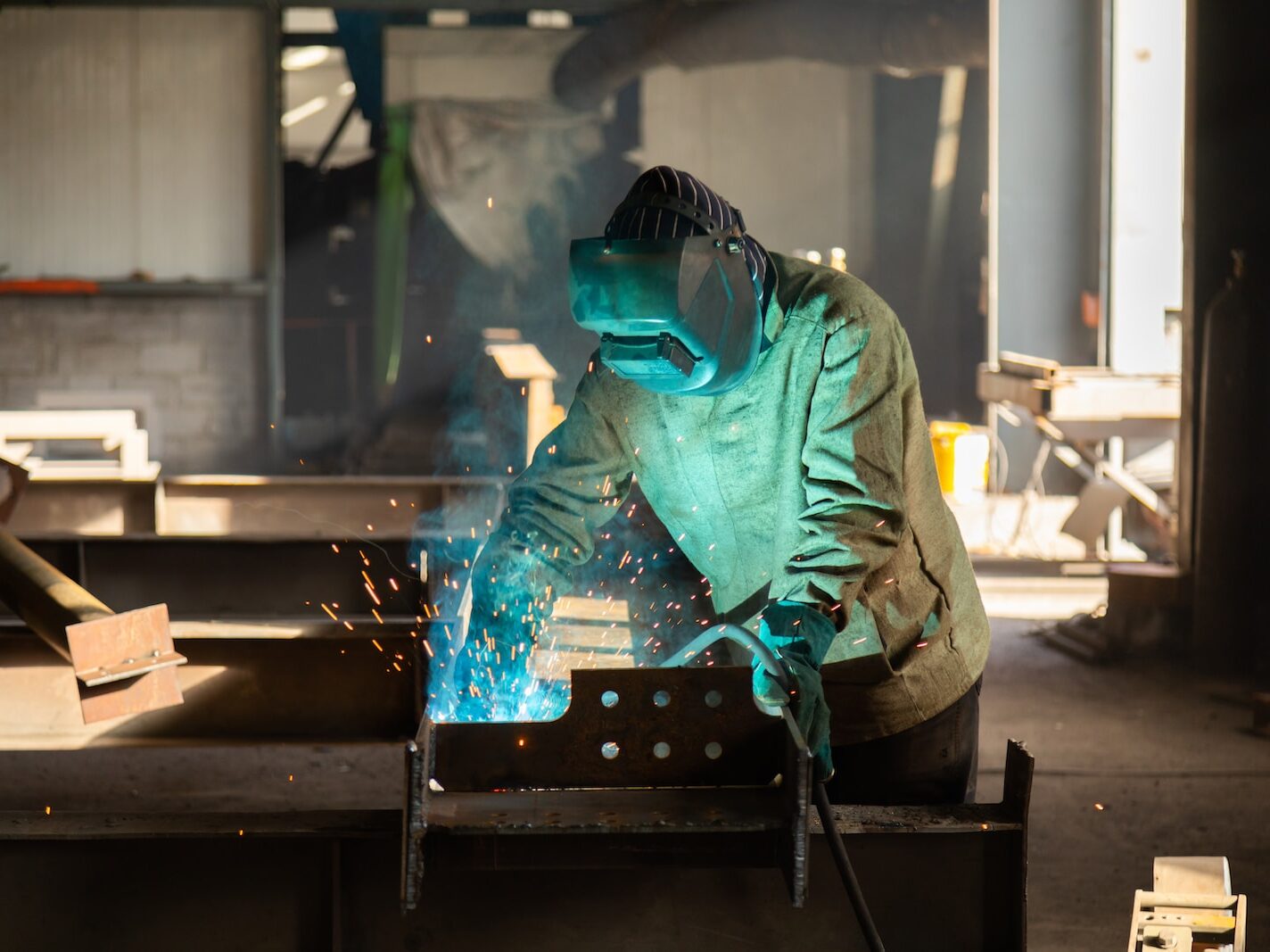 Nezaměstnanost v dubnu klesla na 3,6 %. Uprchlíci práci ve velkém Čechům neberou