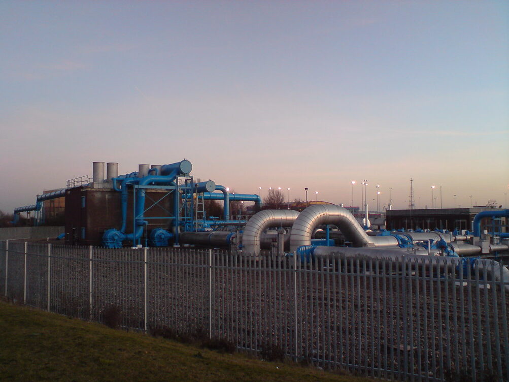 Cena plyn pro evropský trh poprvé od června 2021 klesl pod 30 eur za MWh