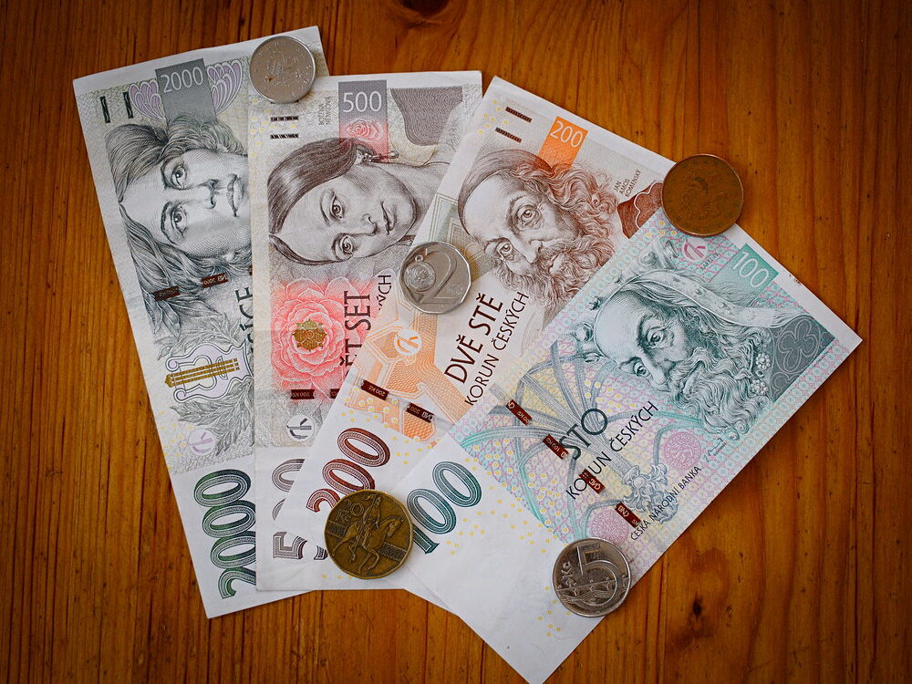 Průměrná mzda vloni meziročně stoupla o více než šest procent. Kolik lidí na průměrnou mzdu dosáhne?