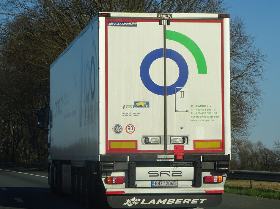 Zahraniční obchod v dubnu v přebytku. Pokles dovozu přispěl ke zlepšení obchodní bilance